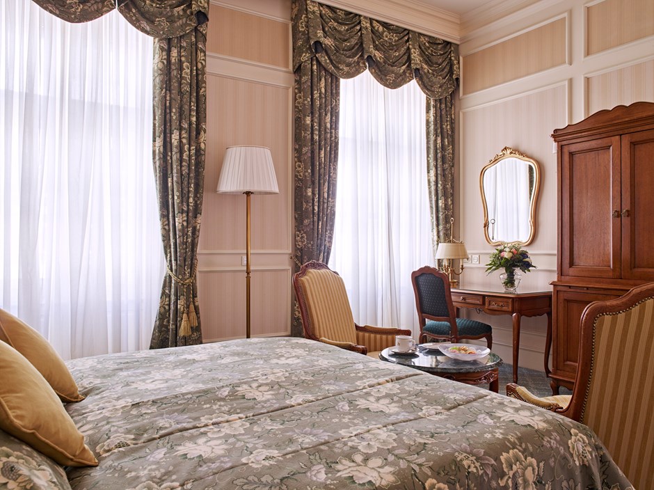 Luxury Deluxe Rooms In Vienna Grand Hotel Wien